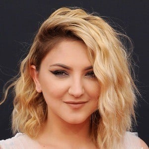 Julia Michaels at age 24