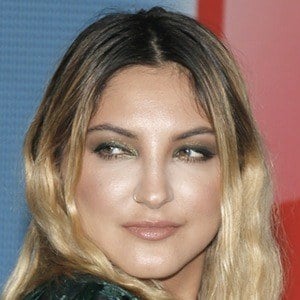 Julia Michaels - Age, Bio, Birthday, Family, Net Worth