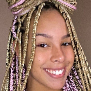 Julia Olliver Headshot 4 of 10
