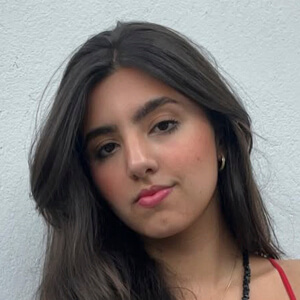 Julia Ribeiro Headshot 2 of 7