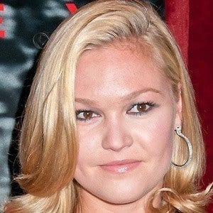 Julia Stiles at age 32