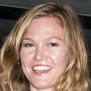 Julia Stiles Headshot 9 of 10