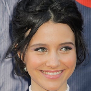 Julia Telles Headshot