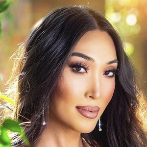 Julie Vu Headshot 10 of 10