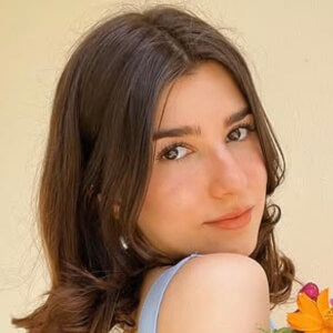 Julieta Fernandez Headshot 7 of 9