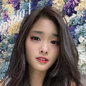 Julynn Lau Headshot 2 of 4