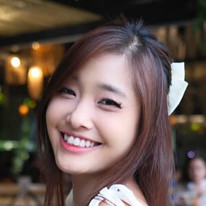 Julynn Lau Headshot 3 of 4