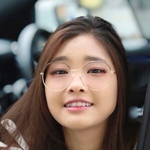 Julynn Lau Headshot 4 of 4