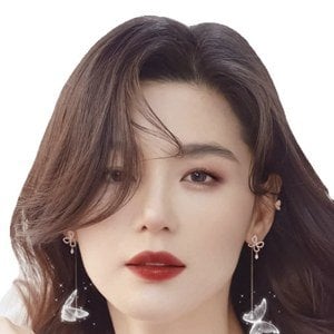 Jun Ji-hyun Headshot