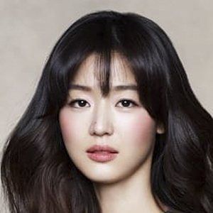 Jun Ji-hyun Headshot 9 of 10