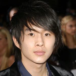 Justin Chon Headshot 8 of 9