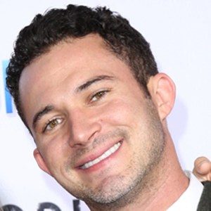 Justin Willman Headshot 5 of 5