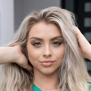 Kailee Victoria Headshot 3 of 10