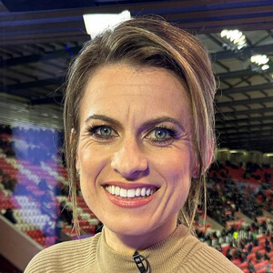 Karen Carney Headshot 4 of 6