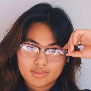 カーラ ニコール Headshot