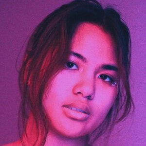 カーラ ニコール Headshot
