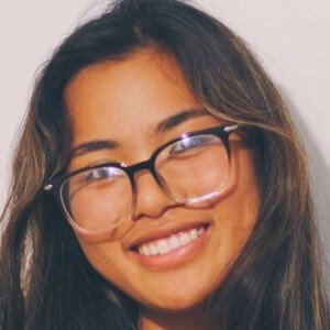 カーラ ニコール Headshot