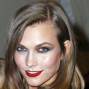 Karlie Kloss - Age, Family, Bio | Famous Birthdays