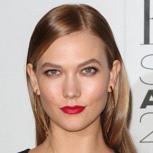 Karlie Kloss - Age, Family, Bio | Famous Birthdays