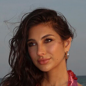 Kate Lazarski Headshot 5 of 9