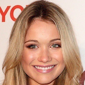 Katrina Bowden Headshot 7 of 10