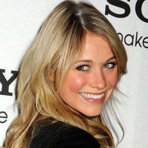 Katrina Bowden Headshot 8 of 10