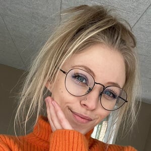 Katrine ASMR Headshot 6 of 6