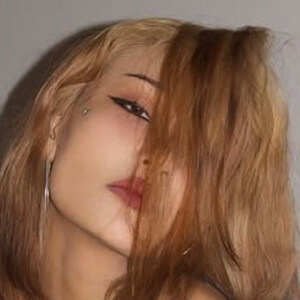 Kayla Bud Headshot 5 of 10