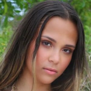 Kayla Rushetsky Headshot 5 of 10
