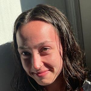 kaylaaoliveiraa at age 19