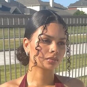 kaylalanee__ Headshot 2 of 5