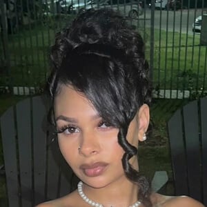 kaylalanee__ Headshot 4 of 5