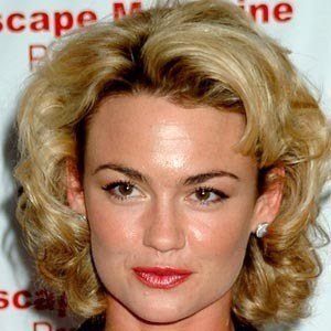 Kelly Carlson Headshot 9 of 10