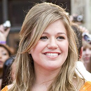 Kelly Clarkson Headshot 8 of 9