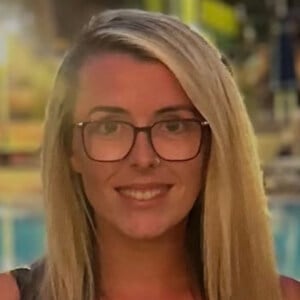 Kelly Hudson Headshot 3 of 5