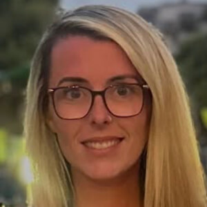 Kelly Hudson Headshot 5 of 5