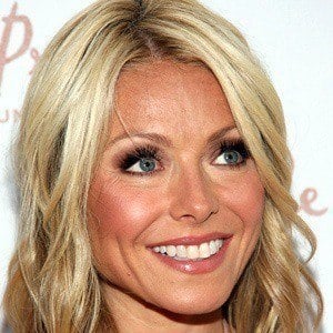 Kelly Ripa Headshot 4 of 10