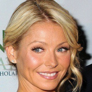 Kelly Ripa Headshot 5 of 10