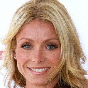 Kelly Ripa Headshot 7 of 10