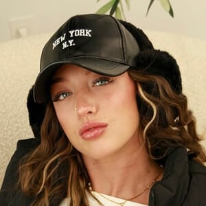 kelseyjoanxx Headshot 7 of 10