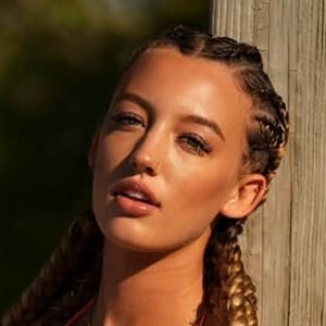 kelseyjoanxx Headshot 8 of 10