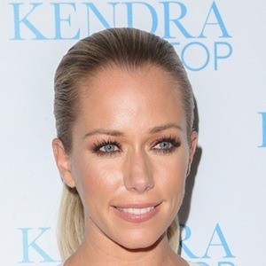 Kendra Wilkinson Headshot 9 of 10