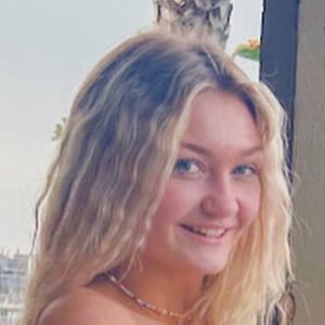 Kenzie Yolles Headshot 2 of 11