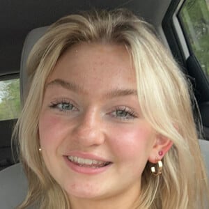 Kenzie Yolles Headshot 4 of 11