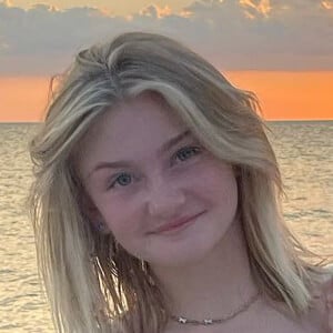 Kenzie Yolles Headshot 5 of 11