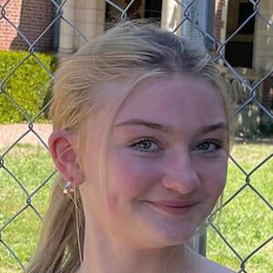 Kenzie Yolles - Âge, Famille, Biographie | Famous Birthdays