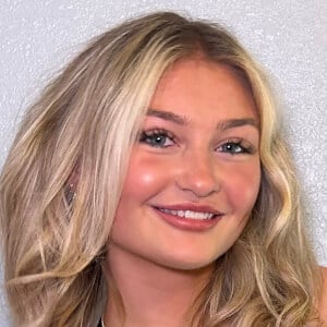 Kenzie Yolles Headshot 10 of 11