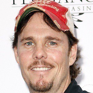 Kevin Dillon - Bio, Family, Trivia | Famous Birthdays