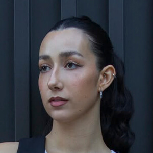 Kiari Hernández Headshot 4 of 8