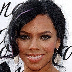 Kiely Williams Headshot 6 of 9